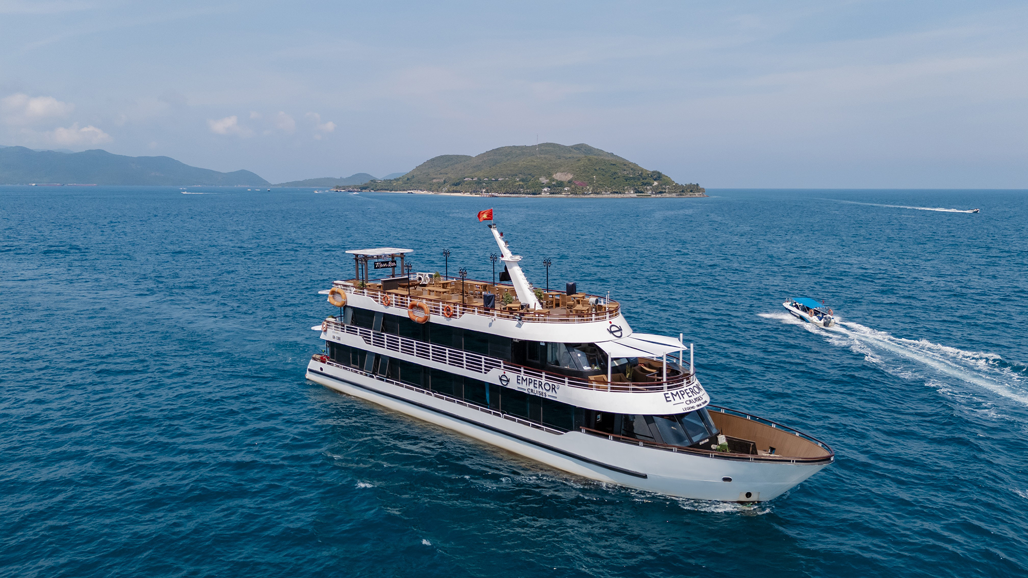 Tour Du Thuyền Emperor Cruises Nha Trang – Ăn Tối & Ngắm Hoàng Hôn